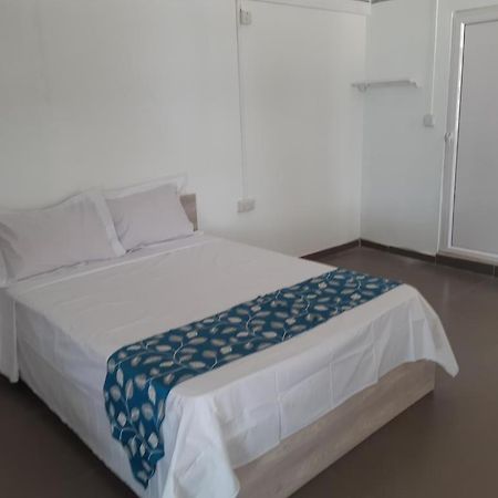 Single Room In Palais Otentik Restaurant N Hotel Pointe aux Canonniers Bagian luar foto